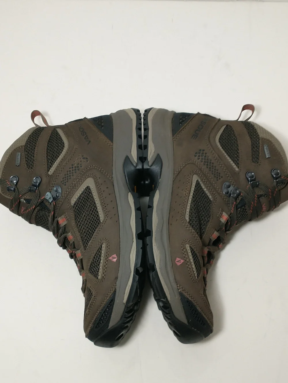 NEW Vasque Gore-Tex Breeze III GTX Hiking Boot, Men's Size 9M, Brown, Outdoors